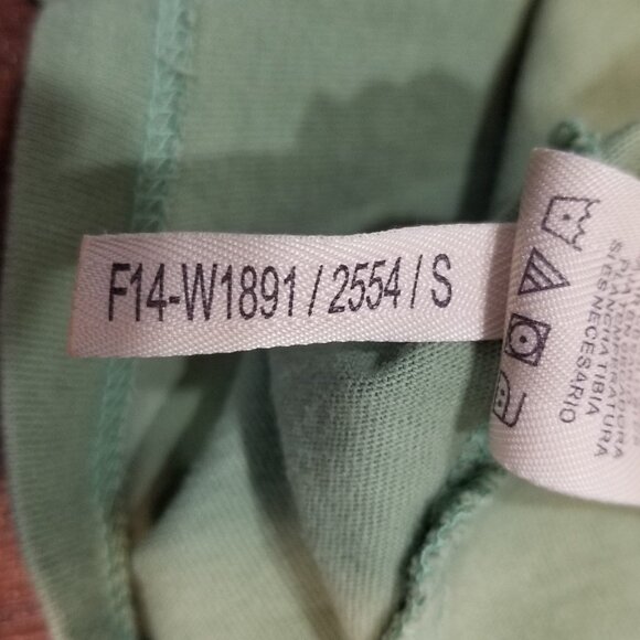 Ladies' Life is Good Christmas Tee, Size S, EUC - Picture 11 of 12